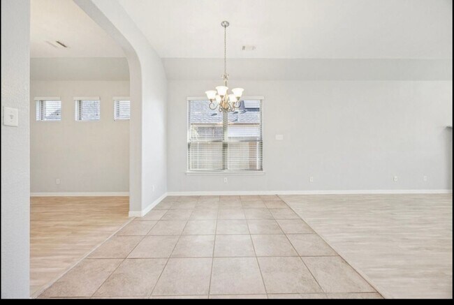 Building Photo - 725 Gray Washington Dr