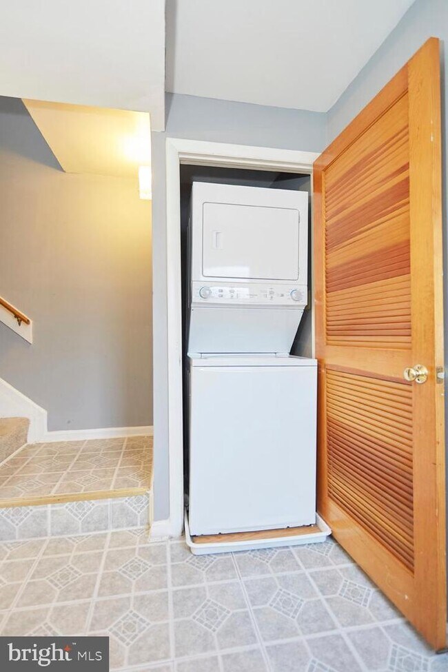 Building Photo - 762 Carroll St