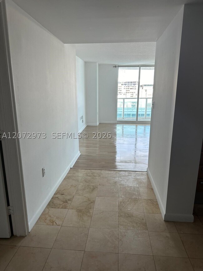 Building Photo - 2101 Brickell Ave