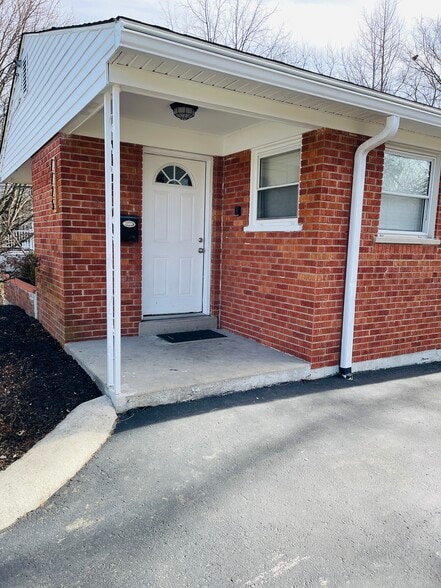 Building Photo - 7725 Bowen Ave