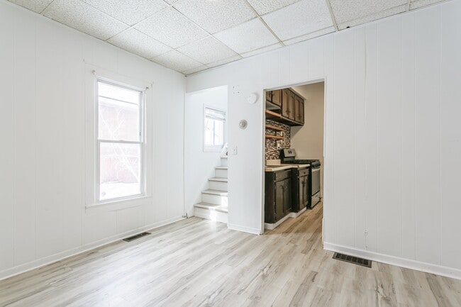 Building Photo - 26 Brockway Pl