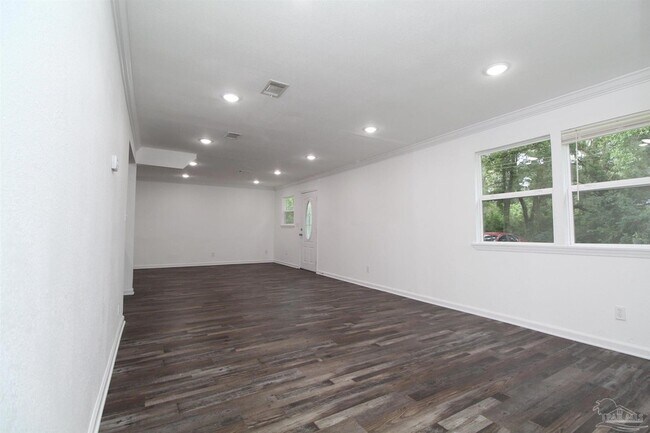 Building Photo - 150 E Ensley St