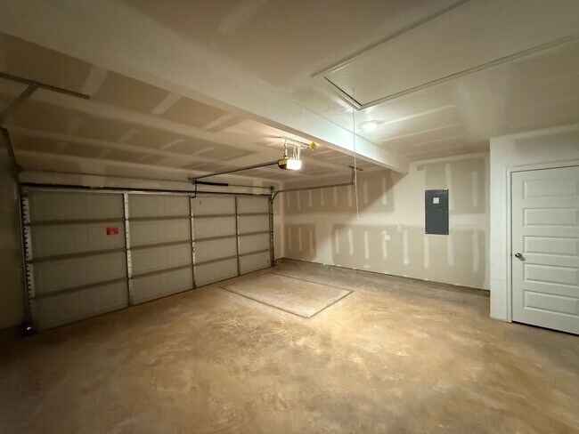 Building Photo - Brand New Spacious 4 Bedroom Home in Musta...