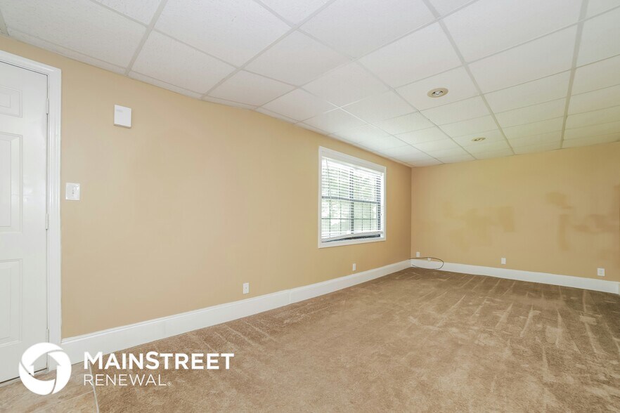 Building Photo - 1255 Bishop's Ln
