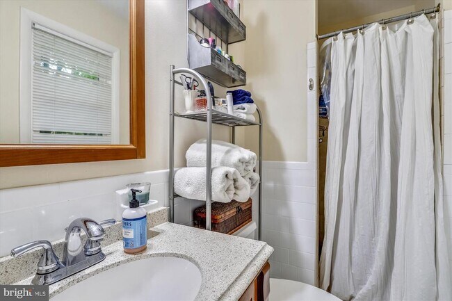 Building Photo - 1048 Dalebrook Dr