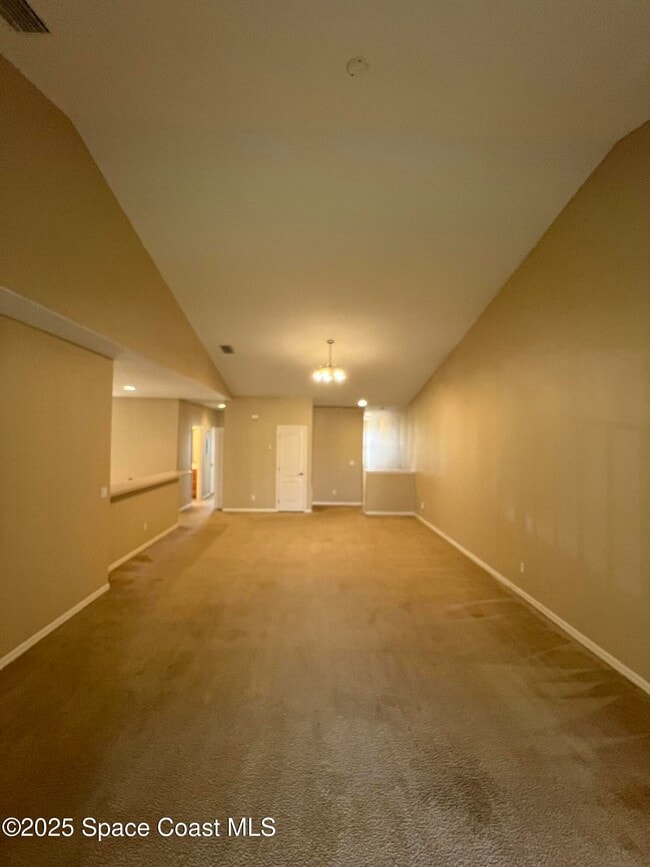 Building Photo - 1040 Venetian Dr