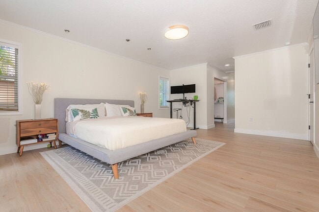 Building Photo - Exquisite Pool Home in Alhambra – Pembroke...