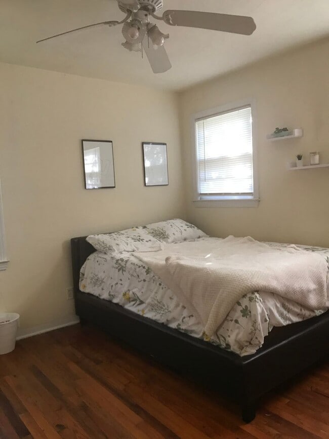 Building Photo - 3 Bed House on Atkamire Drive, close to stadium. Available August 2026!