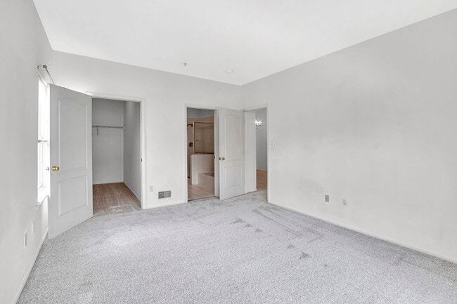 Building Photo - 524 Coppola Dr