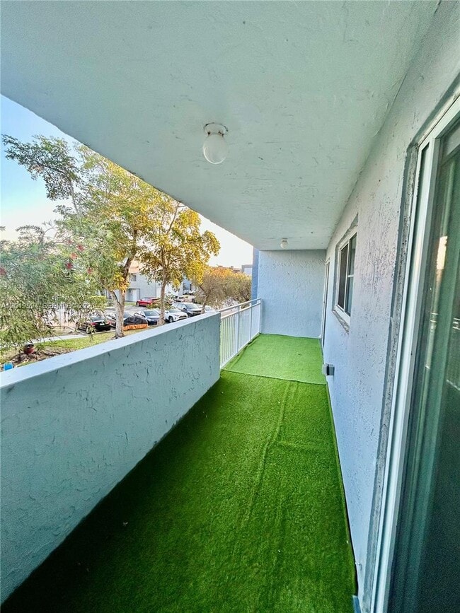 Building Photo - 9375 Fontainebleau Blvd