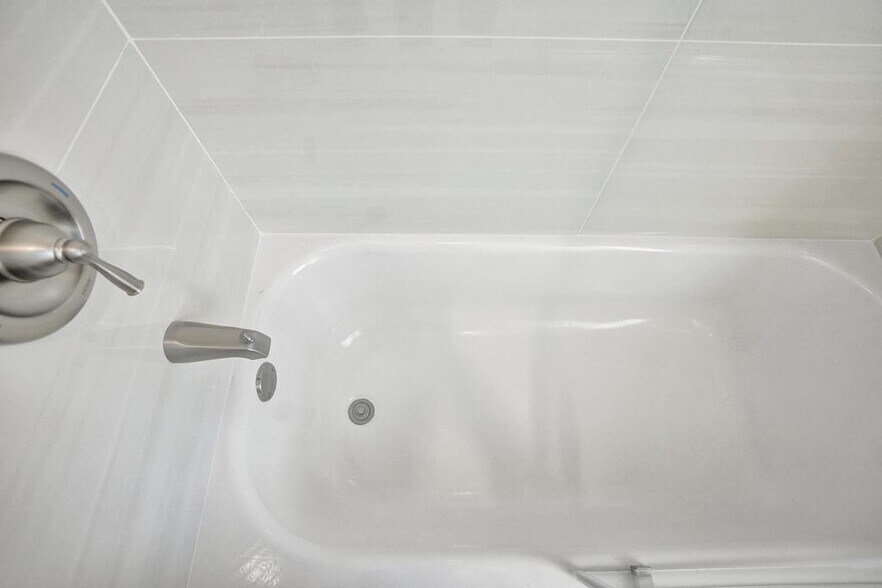 Building Photo - 960 SW 28th St