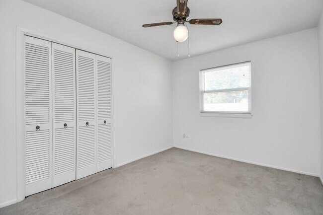 Building Photo - 403 Westwood Dr