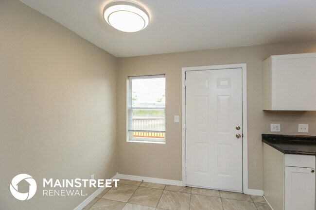 Building Photo - 6509 S McLemore Dr