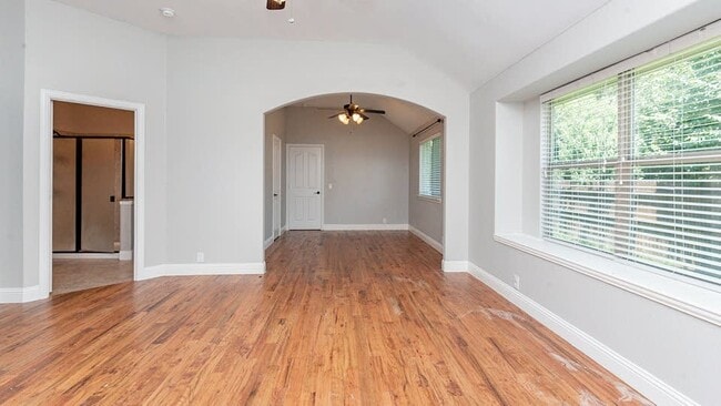 Building Photo - 912 Tara Dr