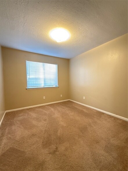 Building Photo - 15919 Hiram Clarke Rd