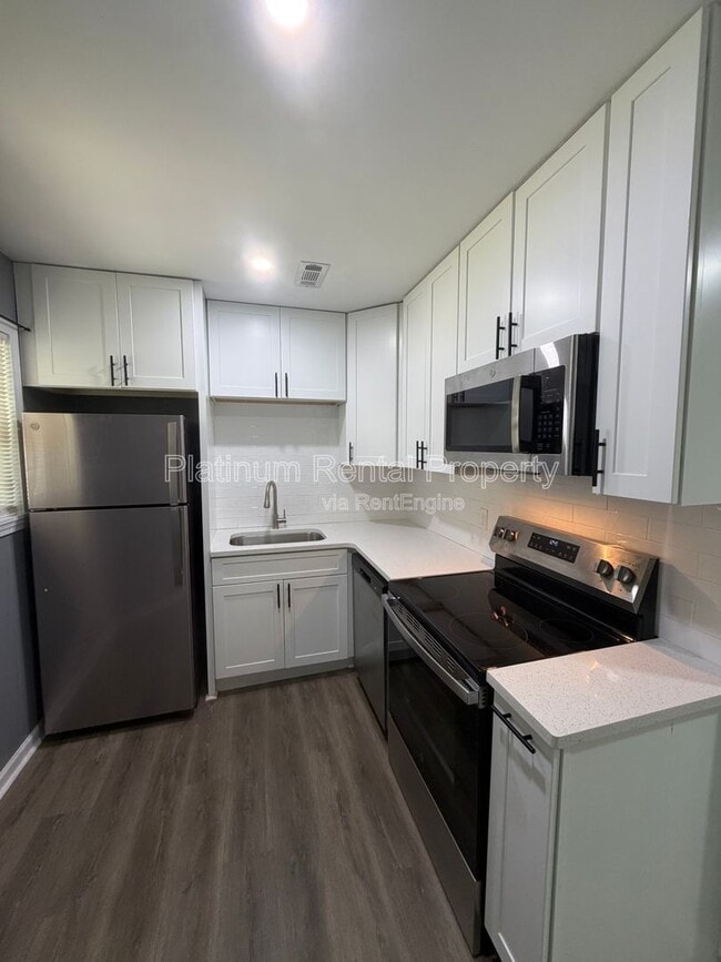 Building Photo - 1492 Waverly Way