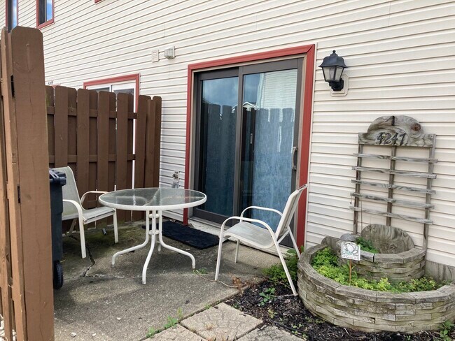 Building Photo - 4247 Maiden Ct