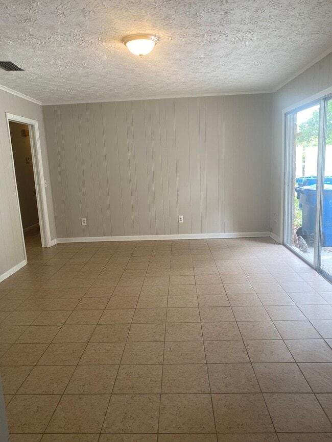 Building Photo - Residential