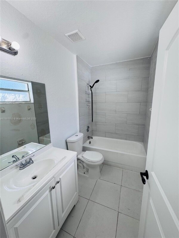 Building Photo - 949 SW 6th Pl