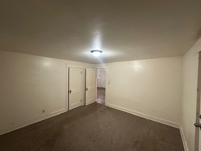 Building Photo - 448-450 Hamilton Street - Southbridge