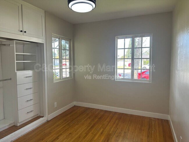 Building Photo - 10532 La Mirada Blvd