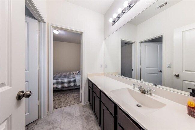 Building Photo - 1111 Diggy Dr