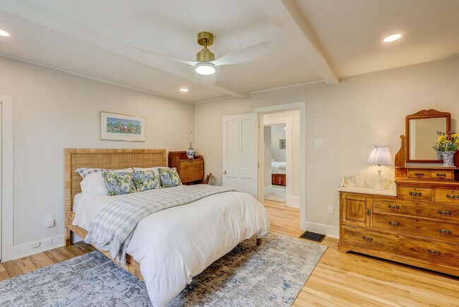 Building Photo - 2105 S Fillmore St