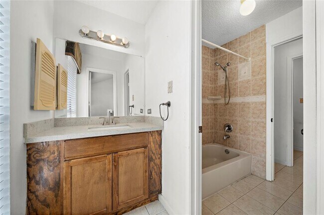 Building Photo - 9308 Westwood Village Dr