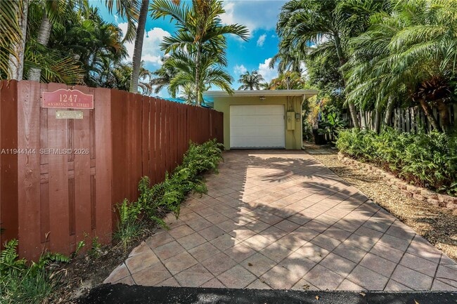 Building Photo - 1247 Washington St