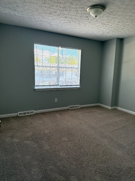 Building Photo - 16 Duiguid Dr