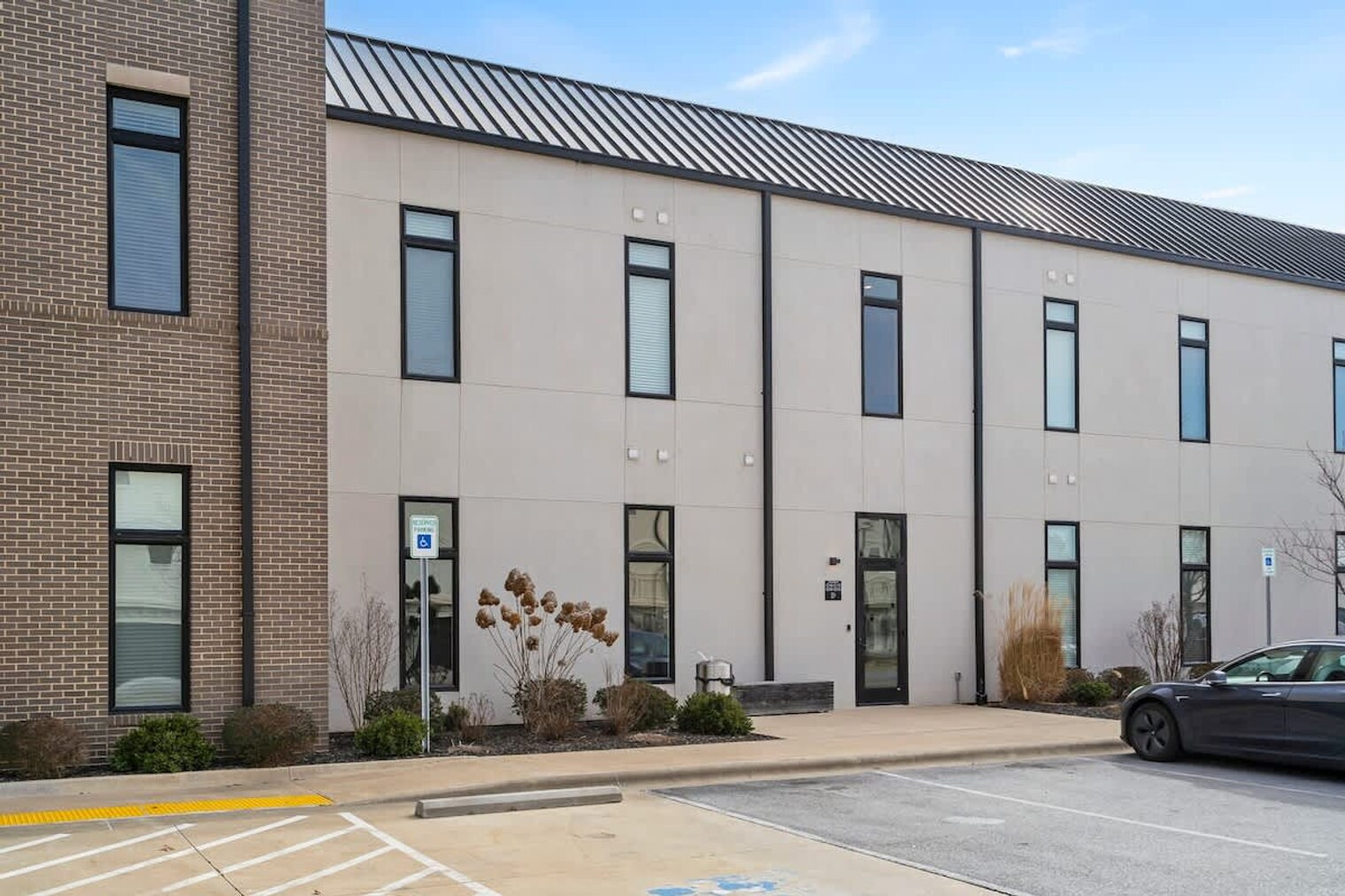 Building Photo - 3938 S Grand Ave