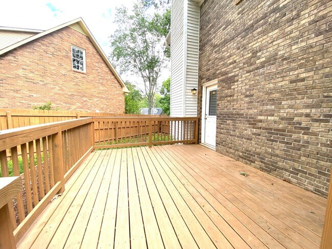 Building Photo - 1103 Rosebrook Dr
