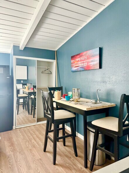 Building Photo - 6015 N Alturas Ave