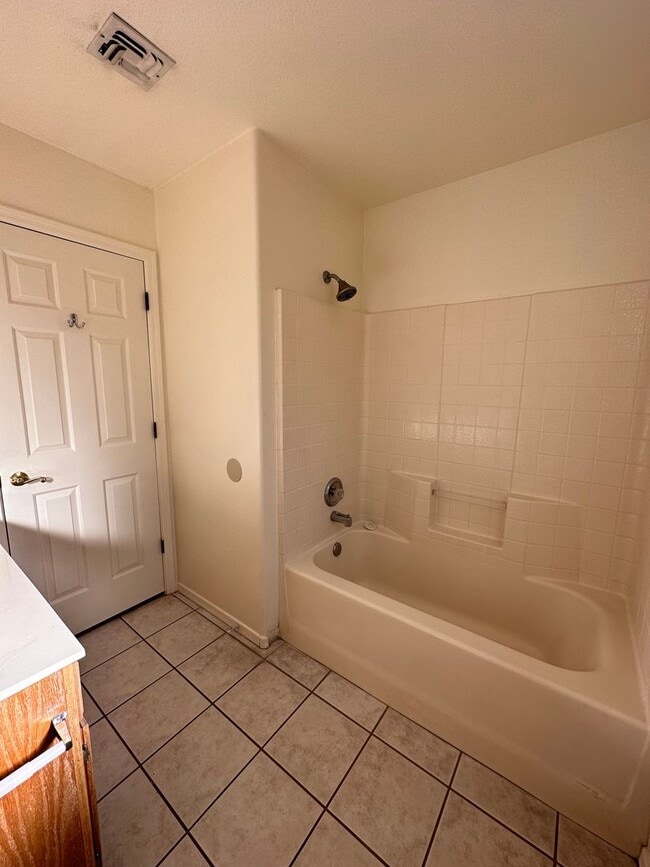 Building Photo - Great 3 Bedroom, 2 Bath Home Centrally located in Kingman!