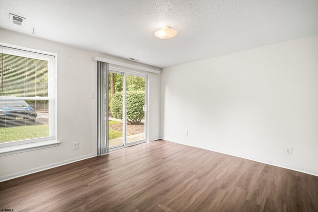 Building Photo - 73 Pheasant Meadow Dr
