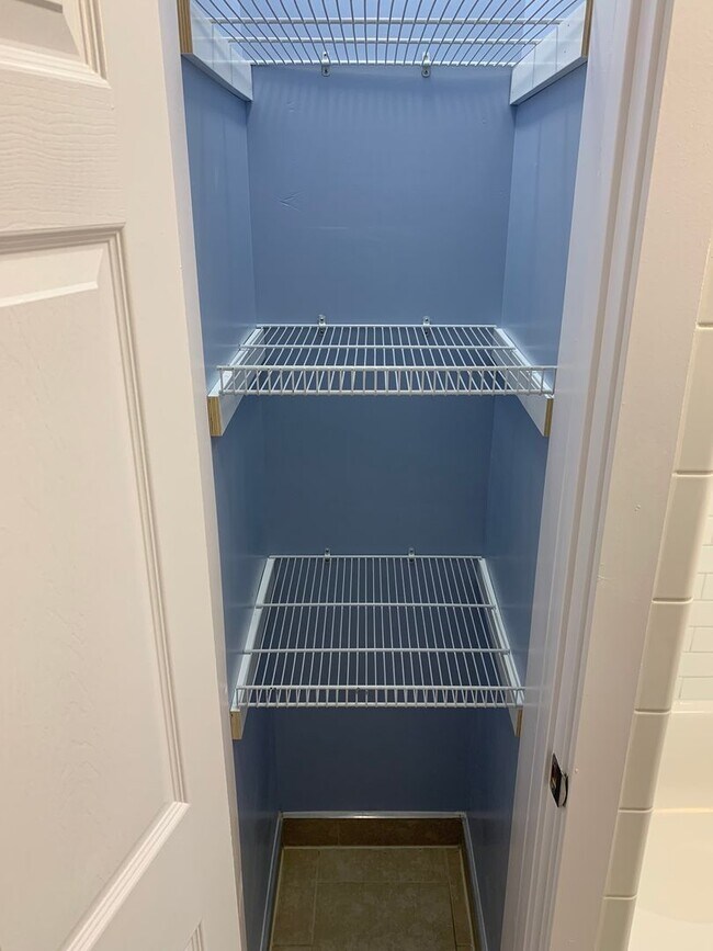 Building Photo - 4172 E Galbraith Rd