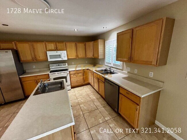 Building Photo - 1728 Maeve Cir