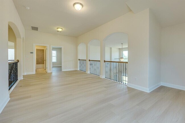 Building Photo - 4233 Privacy Hedge St