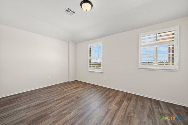 Building Photo - 145 Goldfinch Dr