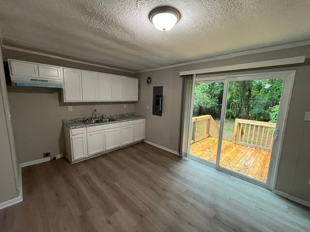 Building Photo - 5897 Leone Dr W