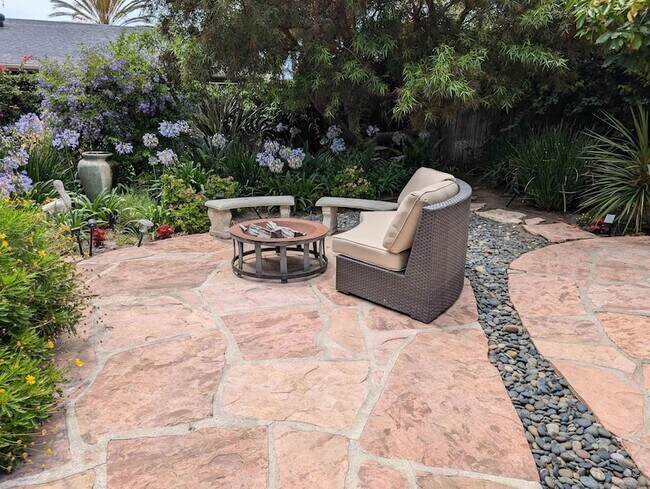 Building Photo - 201 N Rios Ave