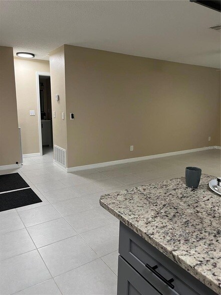 Building Photo - 211 Thorn Tree Place Unit 211