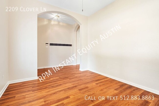 Building Photo - 2209 Clover Ln