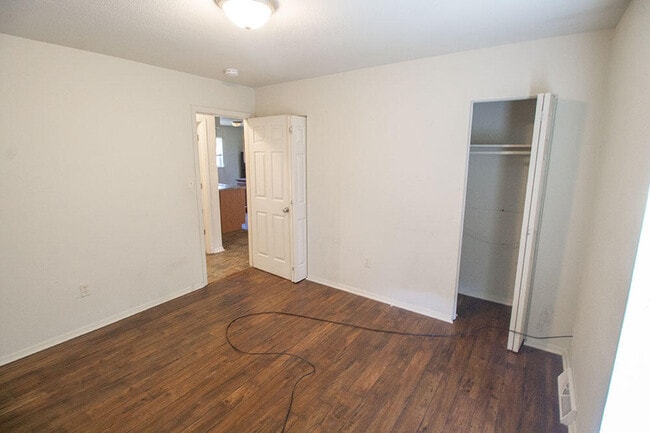 Building Photo - 1013 W Ash St