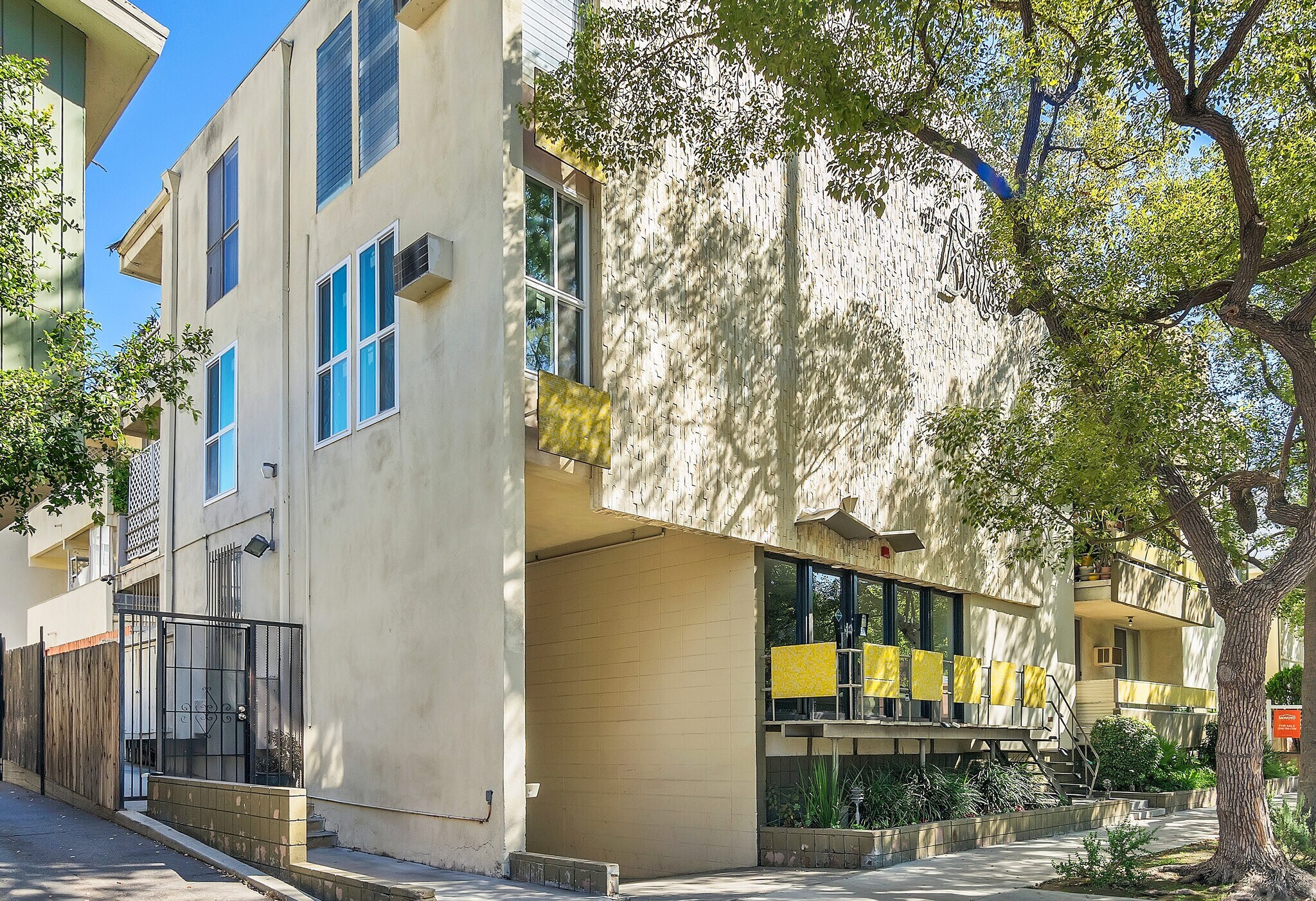 Building Photo - 320 S Gramercy Pl