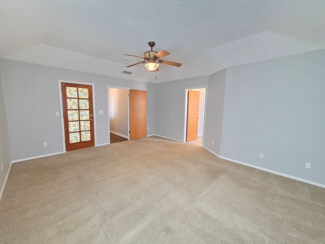 Building Photo - Spacious 4 Bedrooms & 3 Full bathroom Home with Over 2,200 Sq Ft on a Corner Lot!