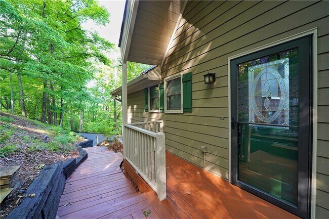 Building Photo - 127 Columbine Dr