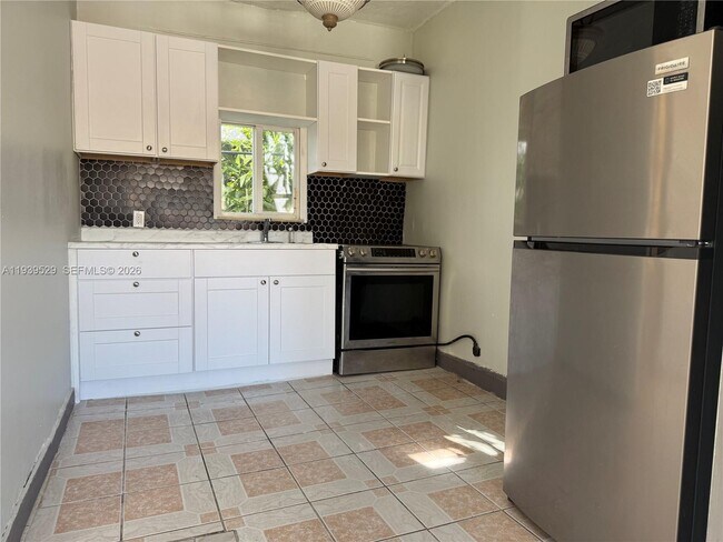 Building Photo - 22 NE 51st St