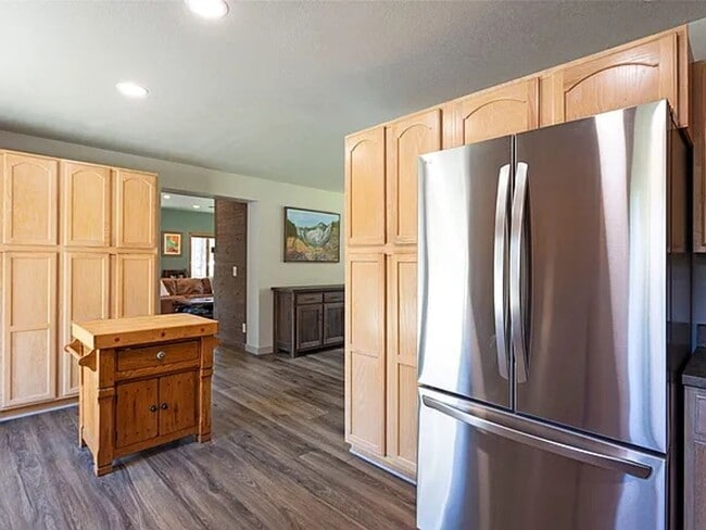 Building Photo - Beautiful spacious 3 bed, 3 bath home situated on 2.53 private acres in Stevensville.