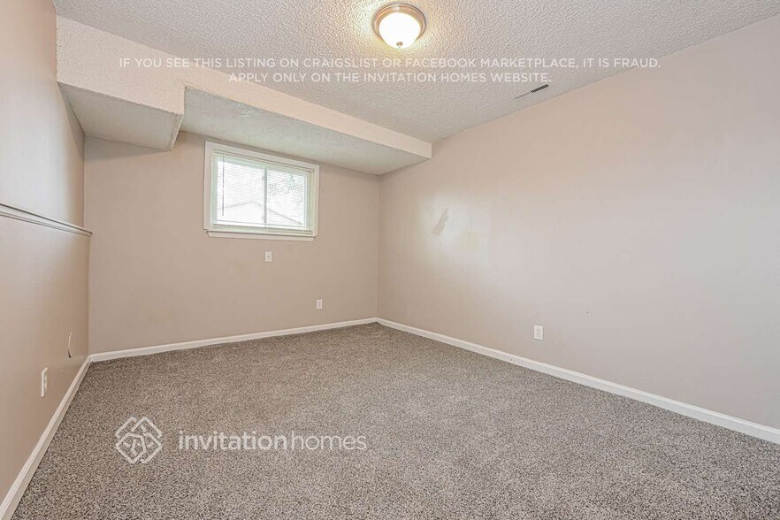 Building Photo - 806 Gigi St